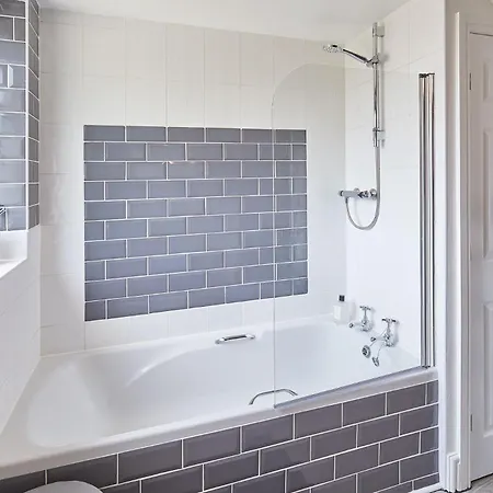 2, 15 Prospect Hill * Whitby