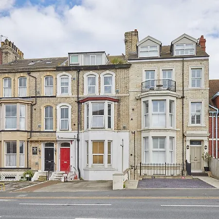 2, 15 Prospect Hill Apartment Whitby