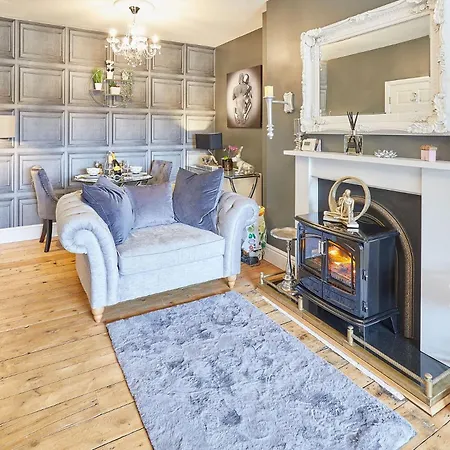 2, 15 Prospect Hill Whitby