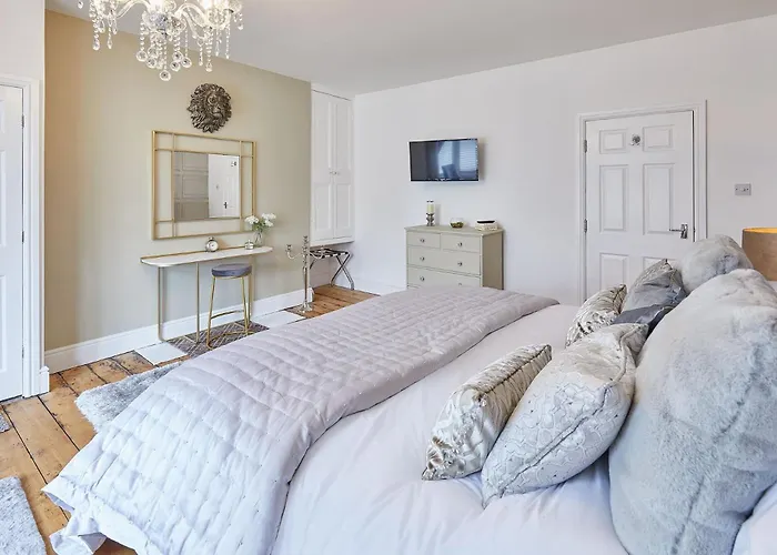 2, 15 Prospect Hill * Whitby