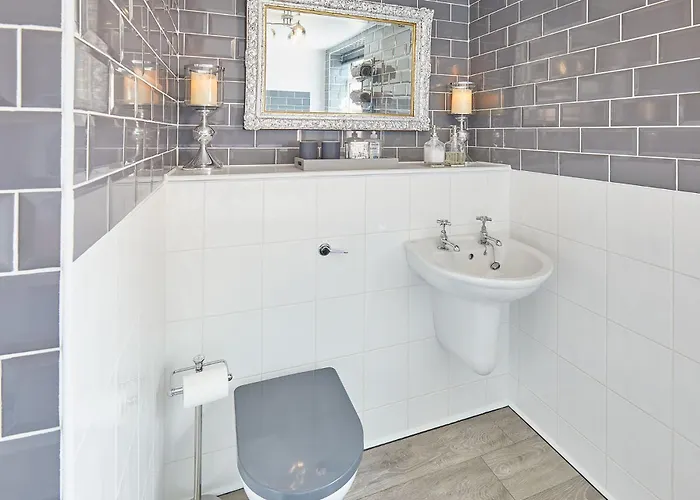 2, 15 Prospect Hill Whitby