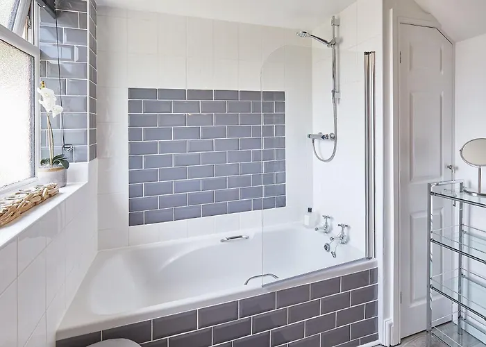 2, 15 Prospect Hill * Whitby