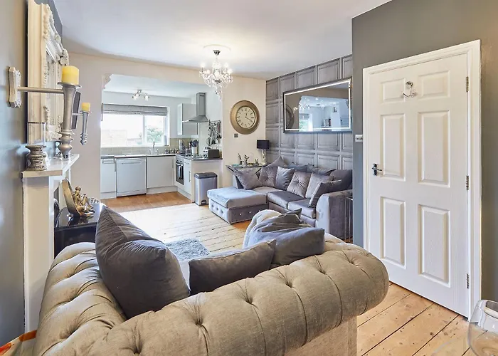 2, 15 Prospect Hill * Whitby